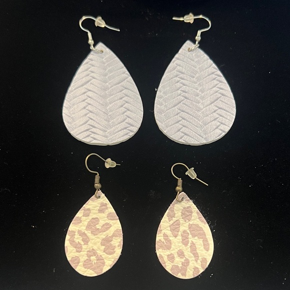 Jewelry - Elegant Silver/Gray and Cream/Brown Leather Teardrop Earrings